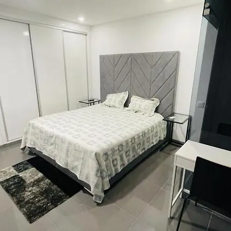 Ergosuites 호텔 *