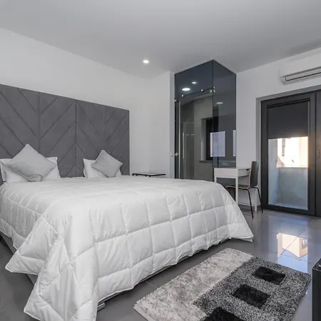 Ergosuites *