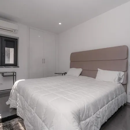 Ergosuites *